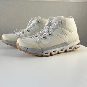 On Cloud Cloudtrax Undyed